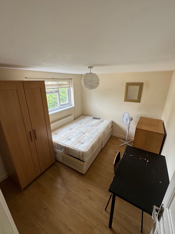 Room Burleigh Gardens in Greater London
