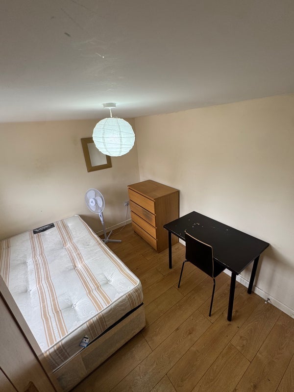 Room Burleigh Gardens in Greater London
