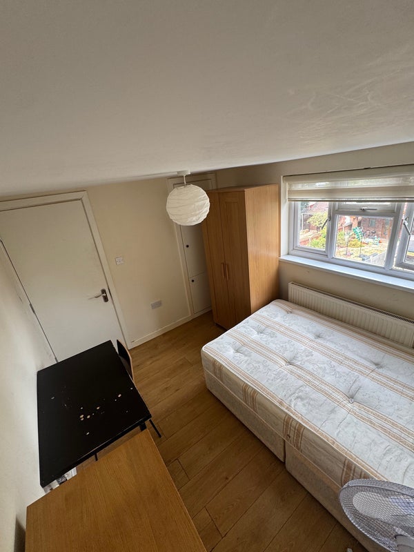 Room Burleigh Gardens in Greater London
