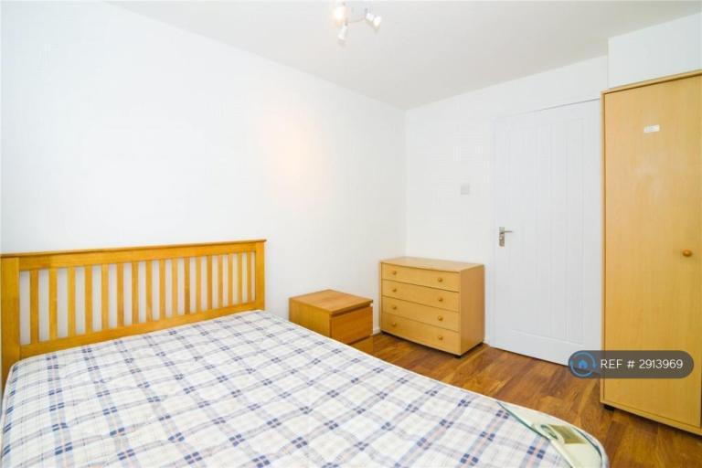Flat Wessex Close in Greater London