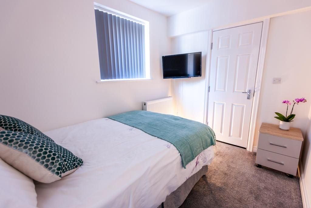 Room Grosvenor Avenue in Greater London