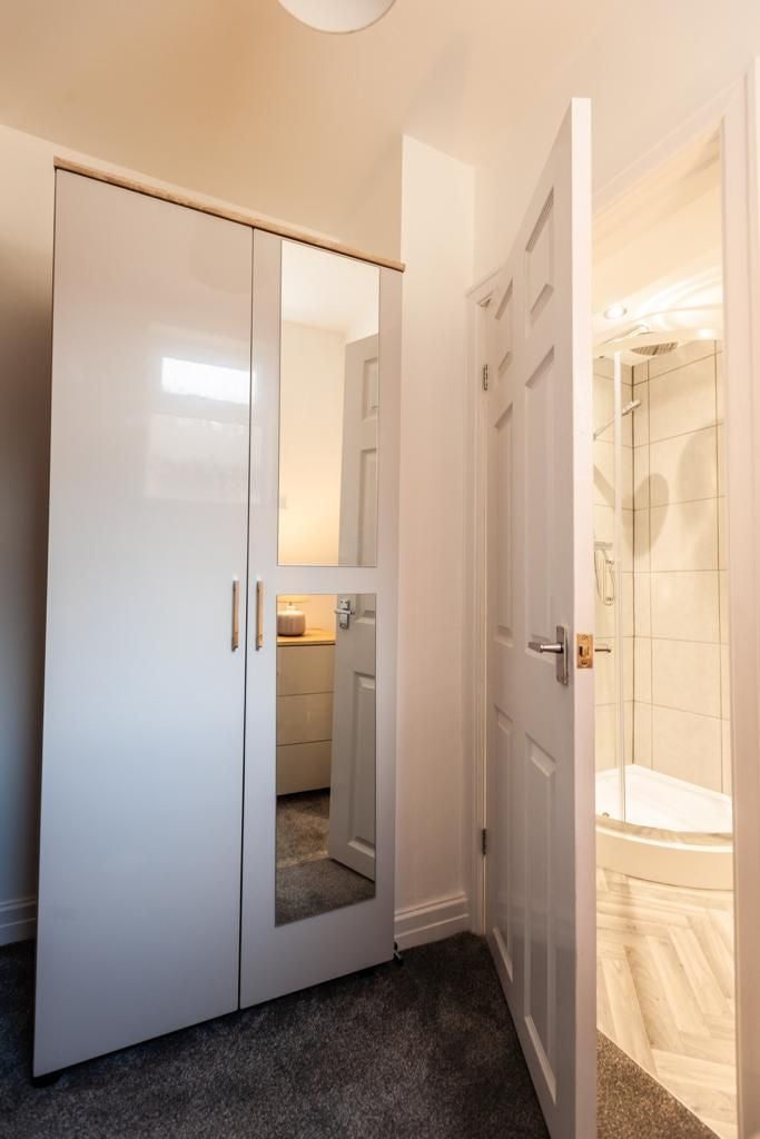 Room Grosvenor Avenue in Greater London
