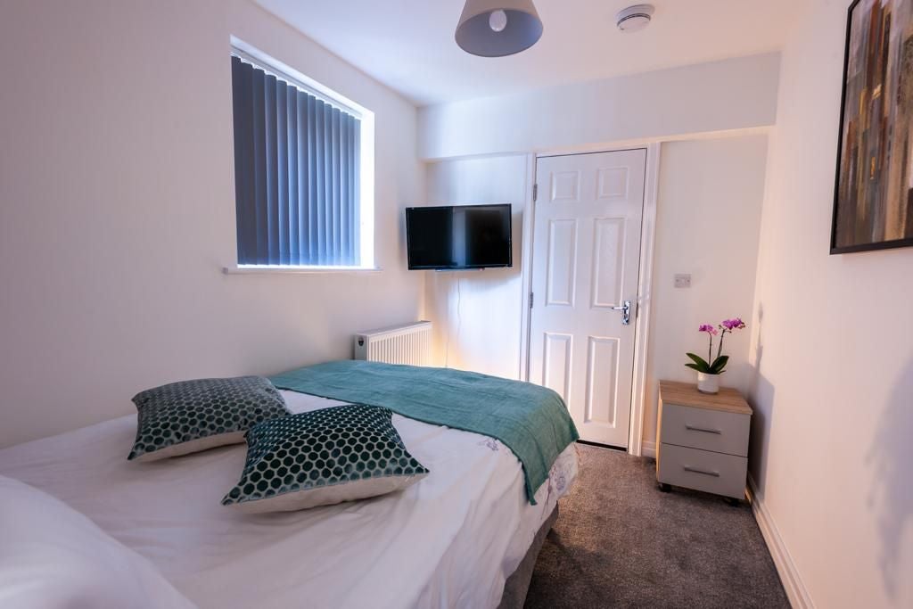 Room Grosvenor Avenue in Greater London