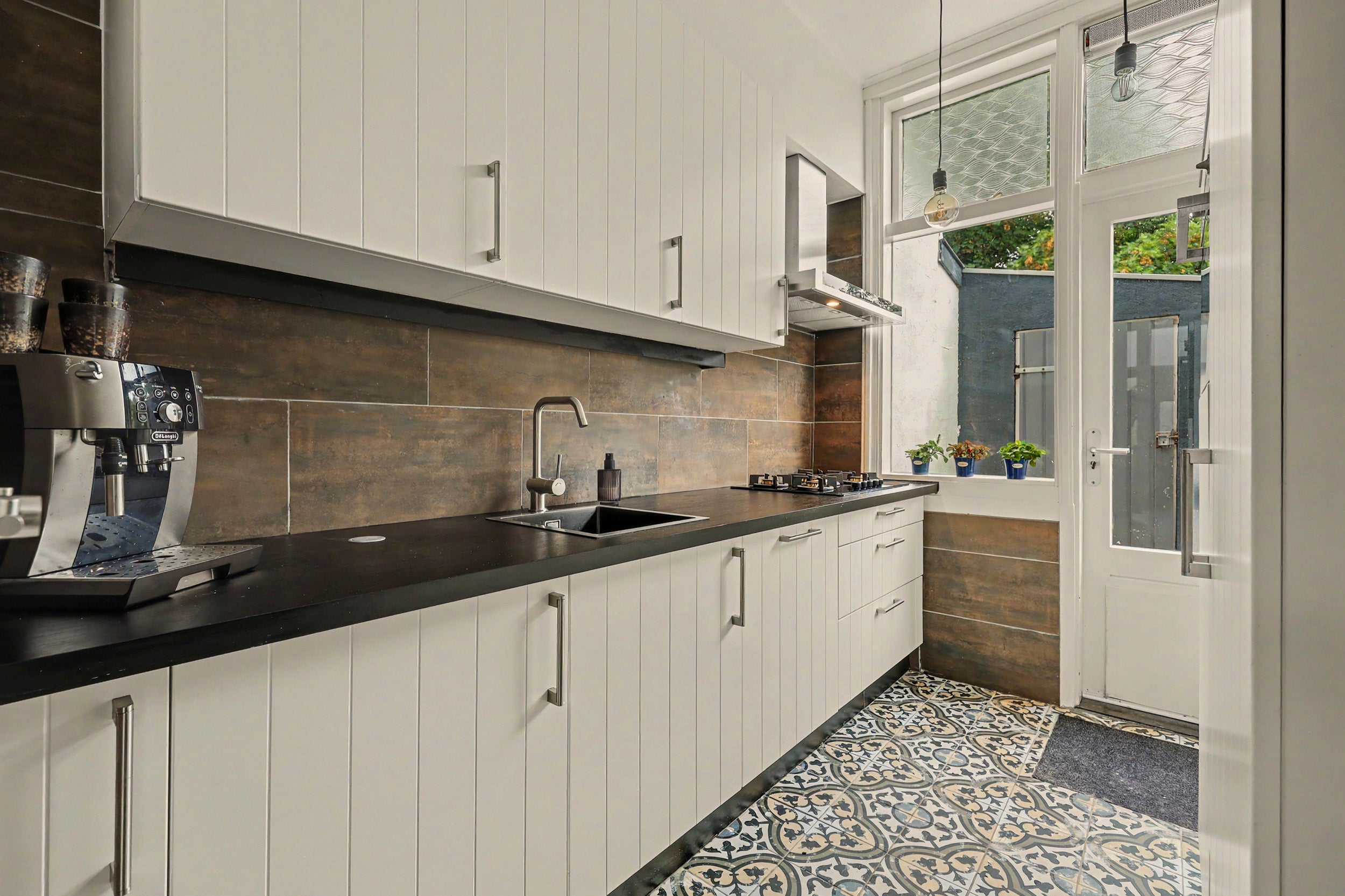 Tussenwoning te koop: Van der Manderestraat 17, Vlissingen