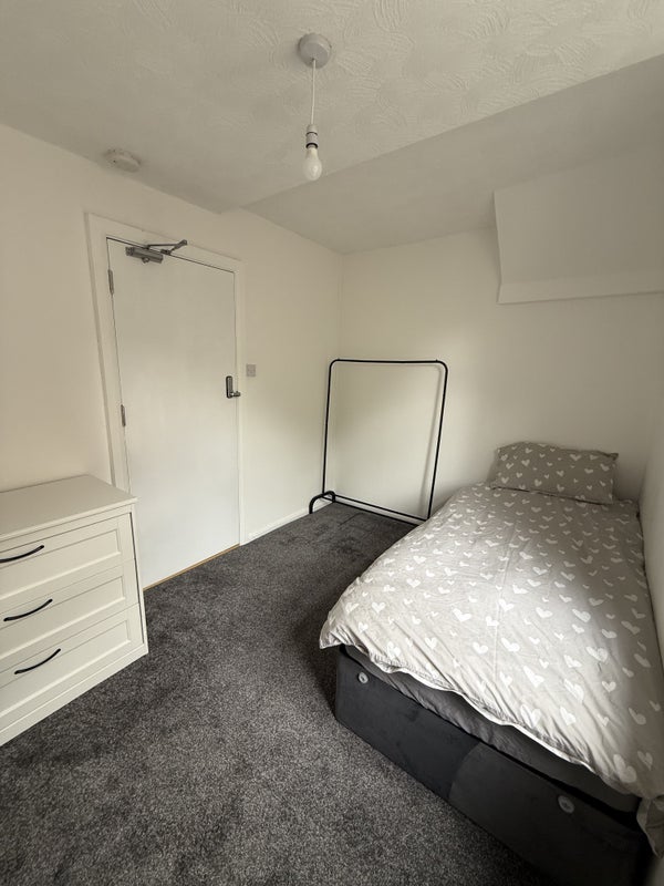 Room Bridge Street in Heywood