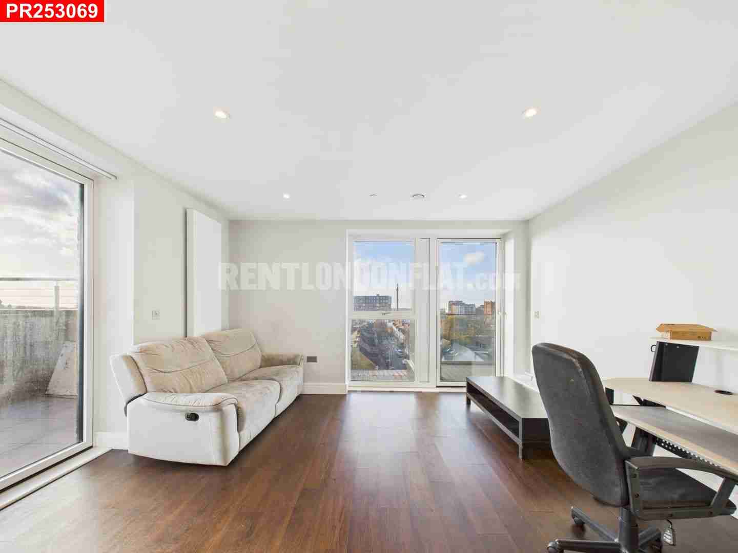 Flat Merrick Road in Greater London
