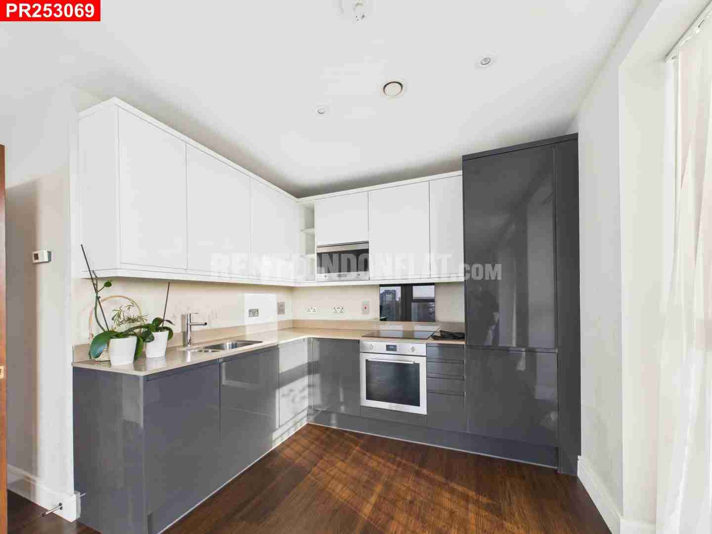 Flat Merrick Road in Greater London