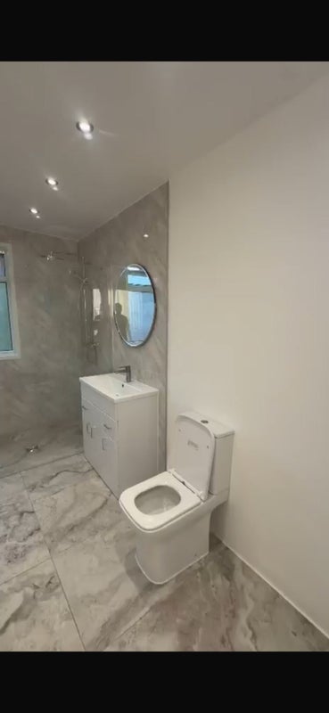 Room Woodside Lane in Greater London