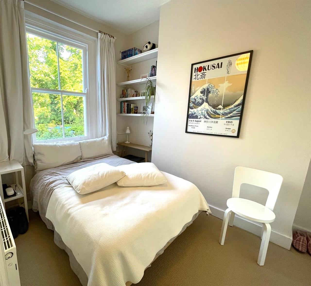 Flat Dalmeny Road in Greater London