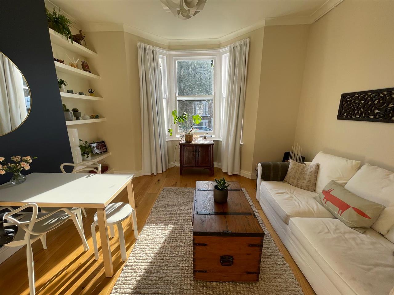Flat Dalmeny Road in Greater London