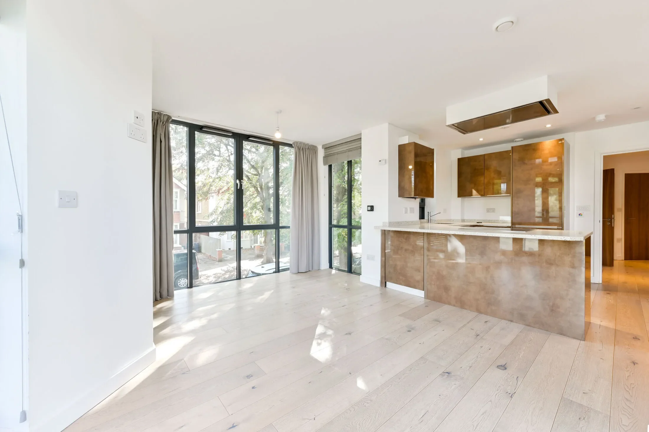 Flat Ellesmere Road in Greater London