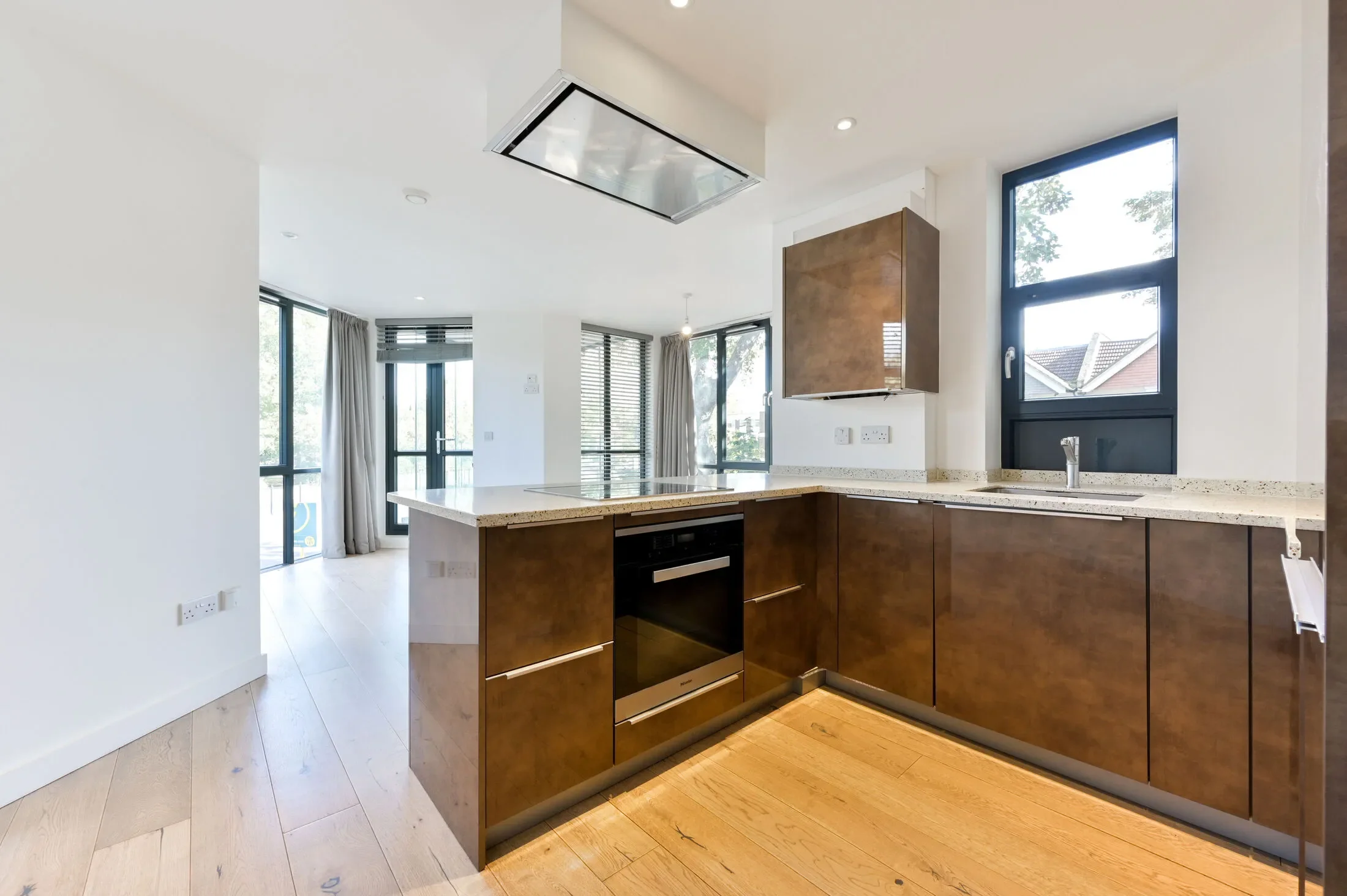 Flat Ellesmere Road in Greater London