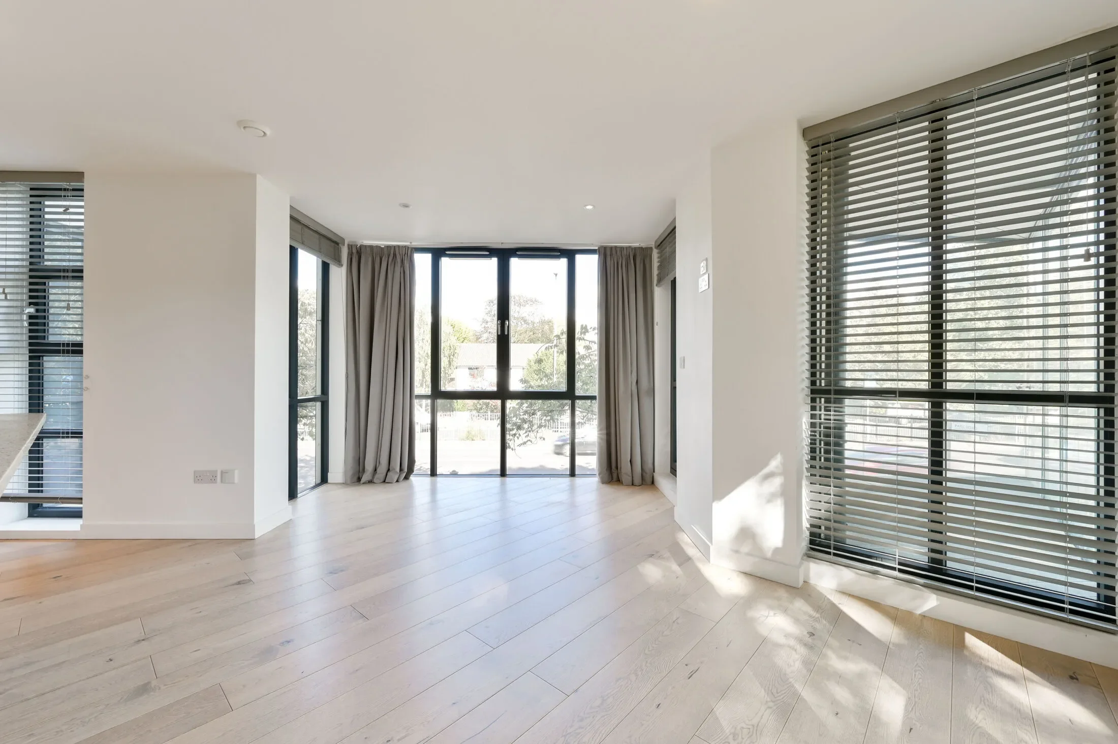 Flat Ellesmere Road in Greater London
