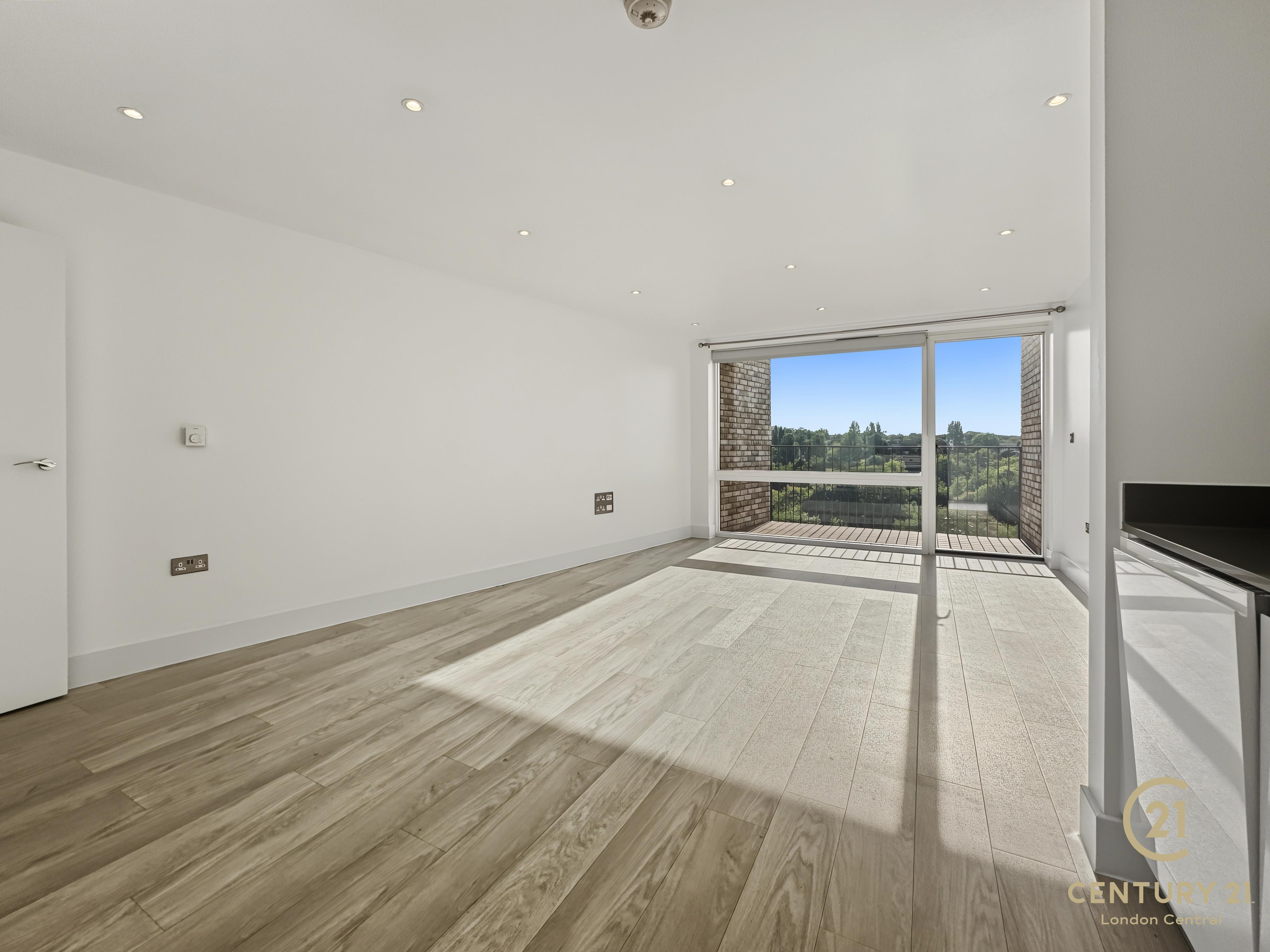 Flat Lakeside Drive in Greater London