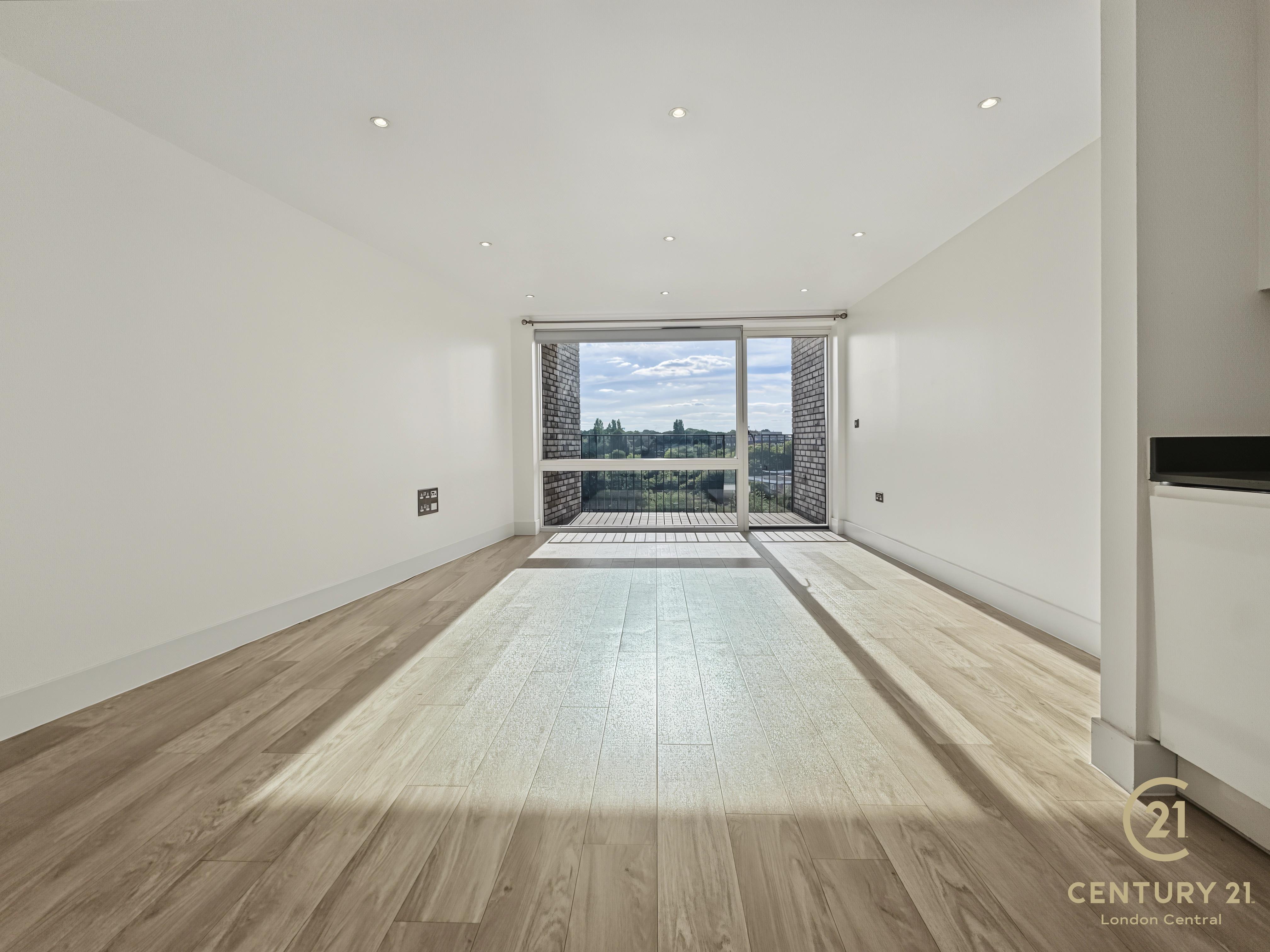 Flat Lakeside Drive in Greater London