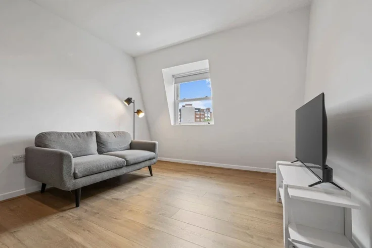 Flat Clapham Road in Greater London