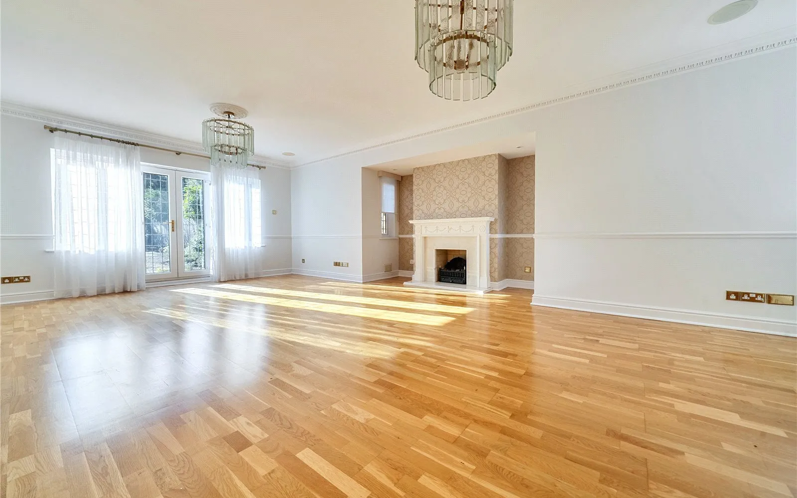 House Broomhall Lane in Sunningdale