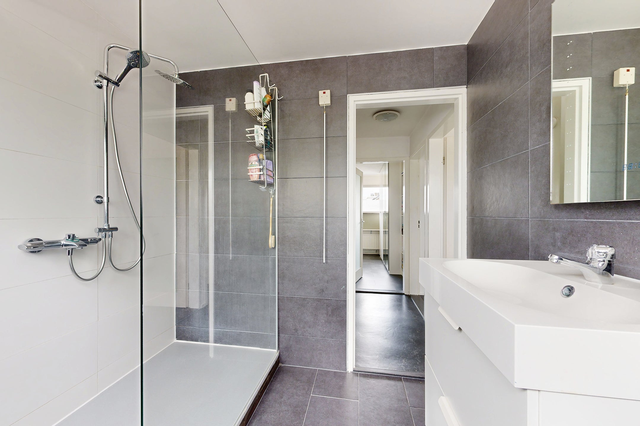 Tussenwoning te koop: Dr. Poelsstraat 23, Standdaarbuiten