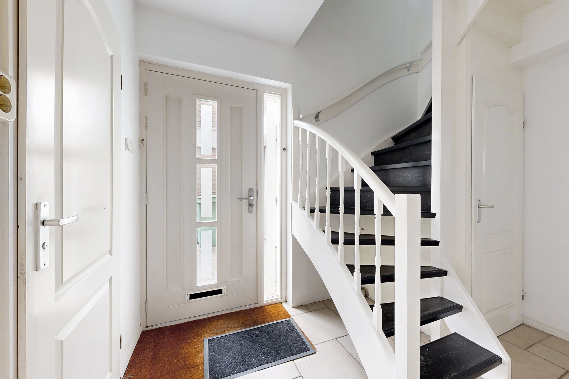 Tussenwoning te koop: Dr. Poelsstraat 23, Standdaarbuiten