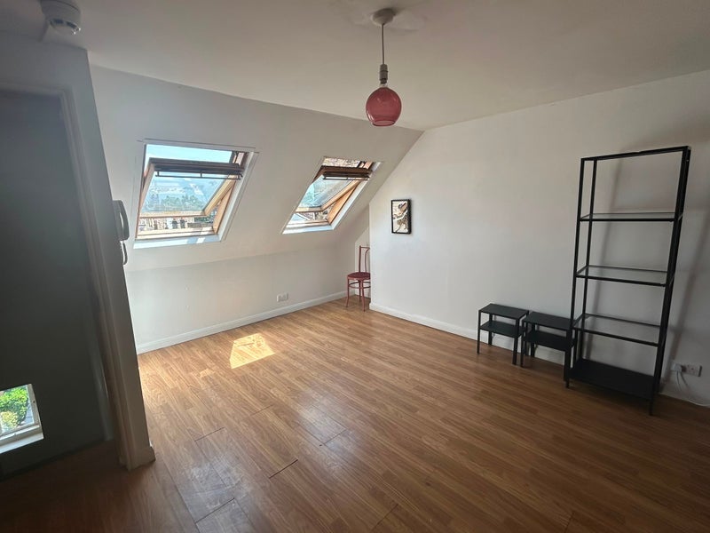 Room Kennington Road in Greater London