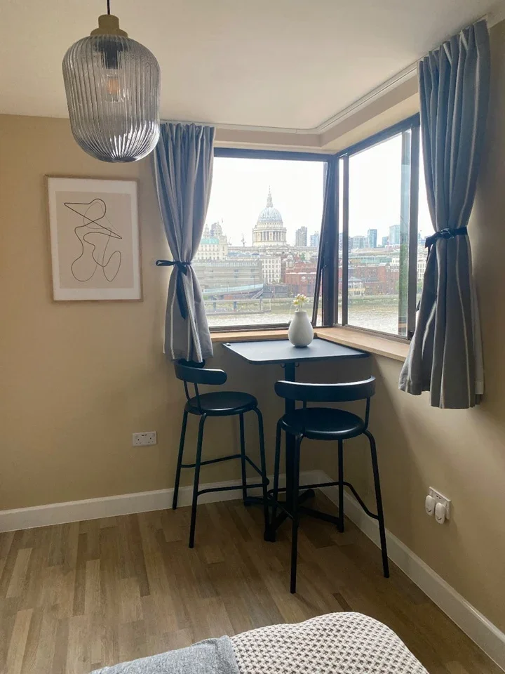 Flat Hopton Street in Greater London