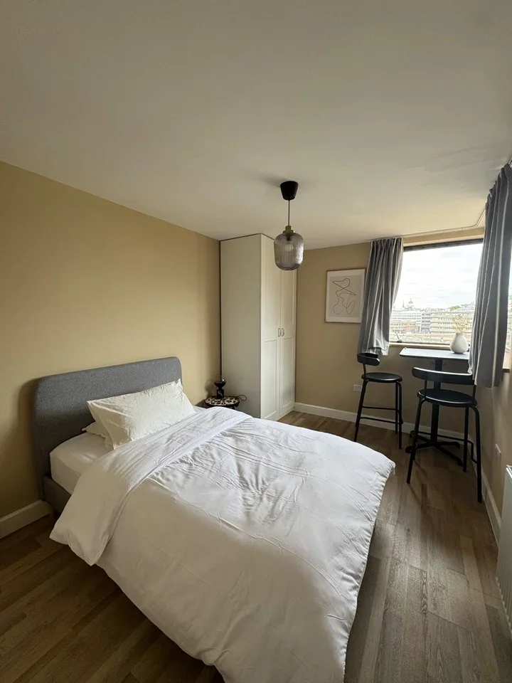 Flat Hopton Street in Greater London