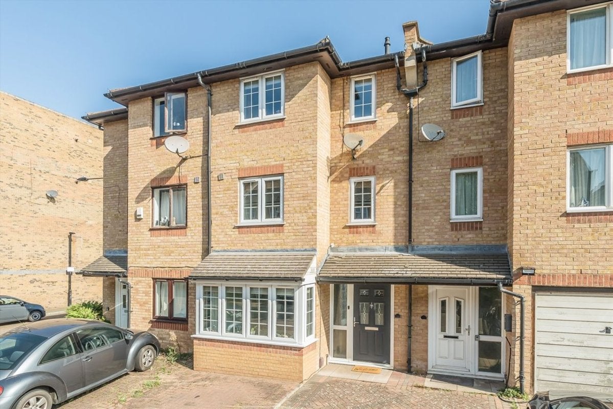 House Severnake Close in Greater London
