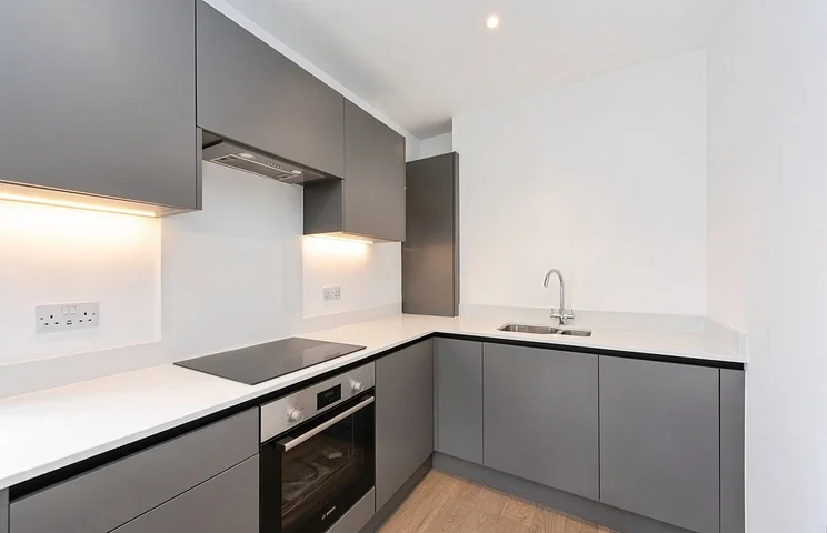 Flat Halford Road in Greater London