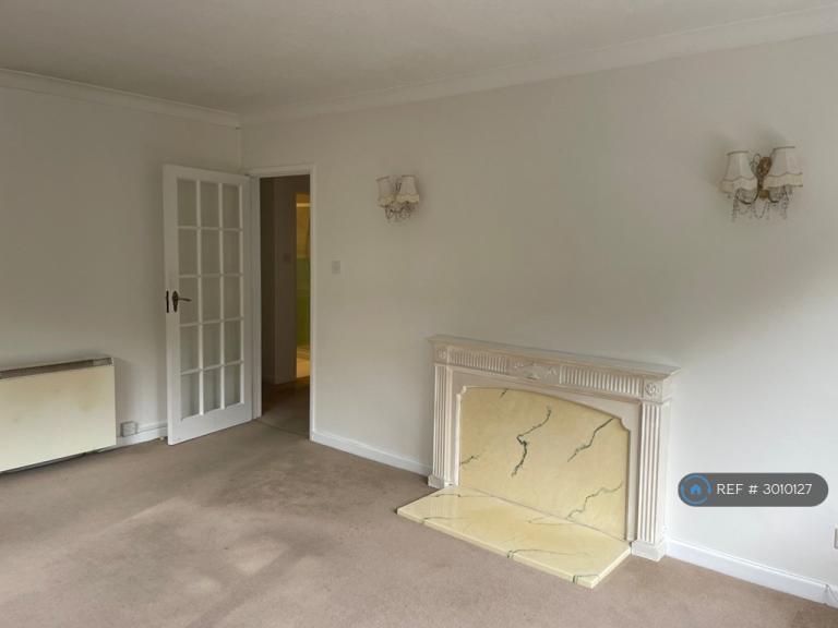 Flat Manor Road in Bournemouth