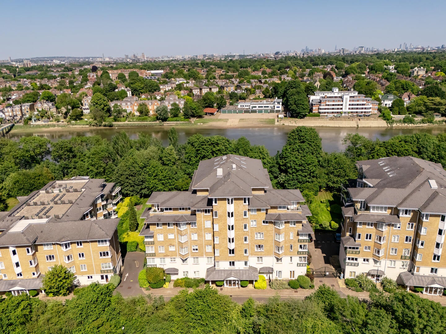 Flat Strand Drive in Greater London