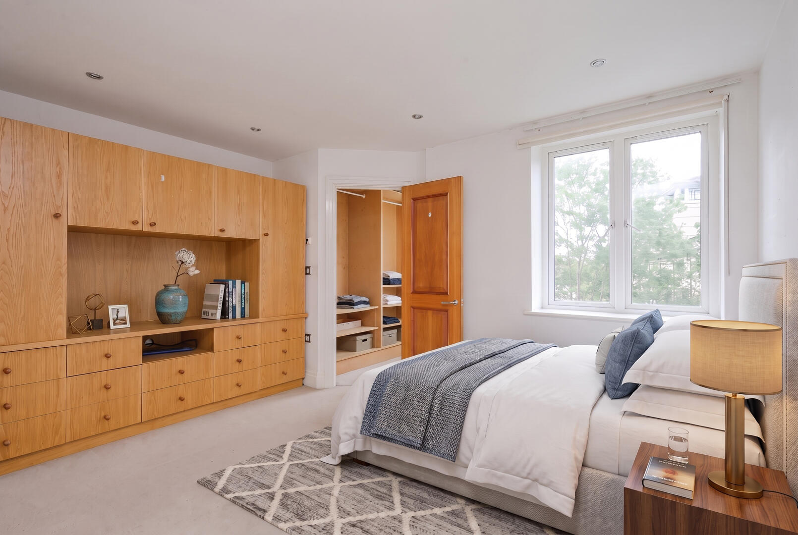 Flat Strand Drive in Greater London