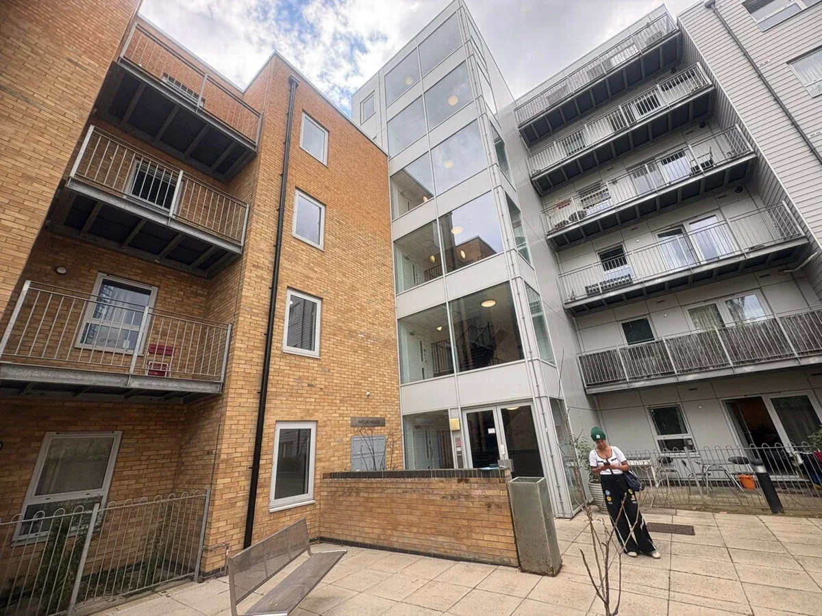 Flat Storehouse Mews in Greater London