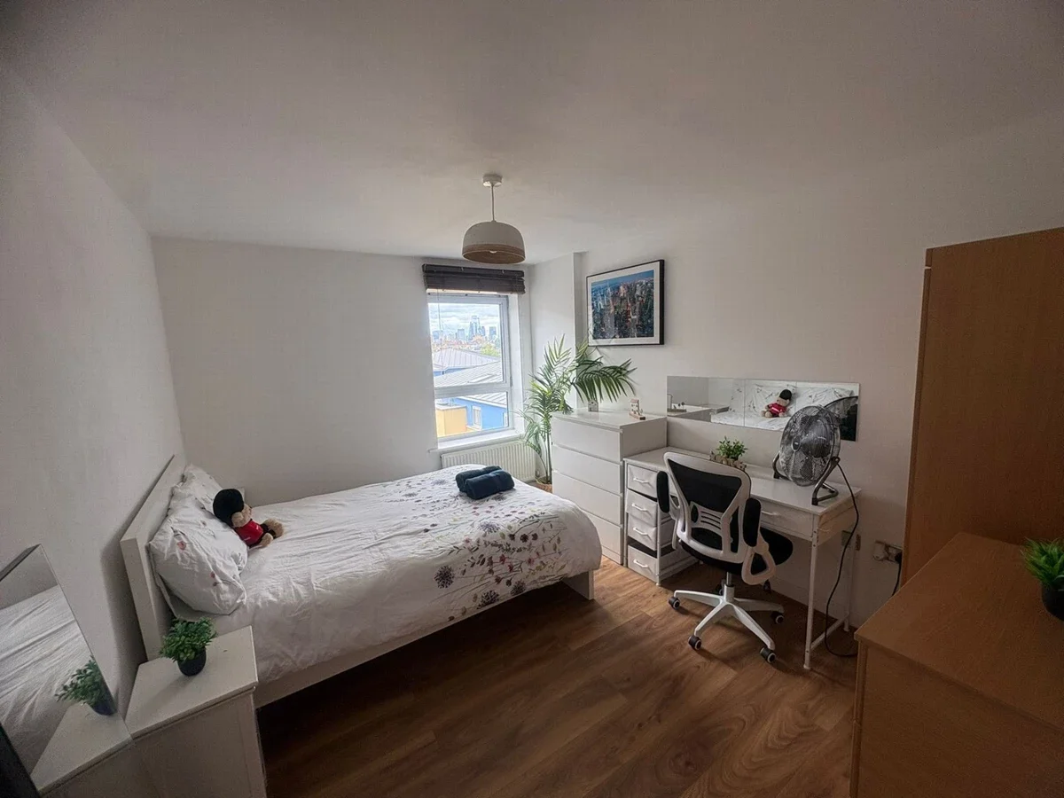 Flat Storehouse Mews in Greater London
