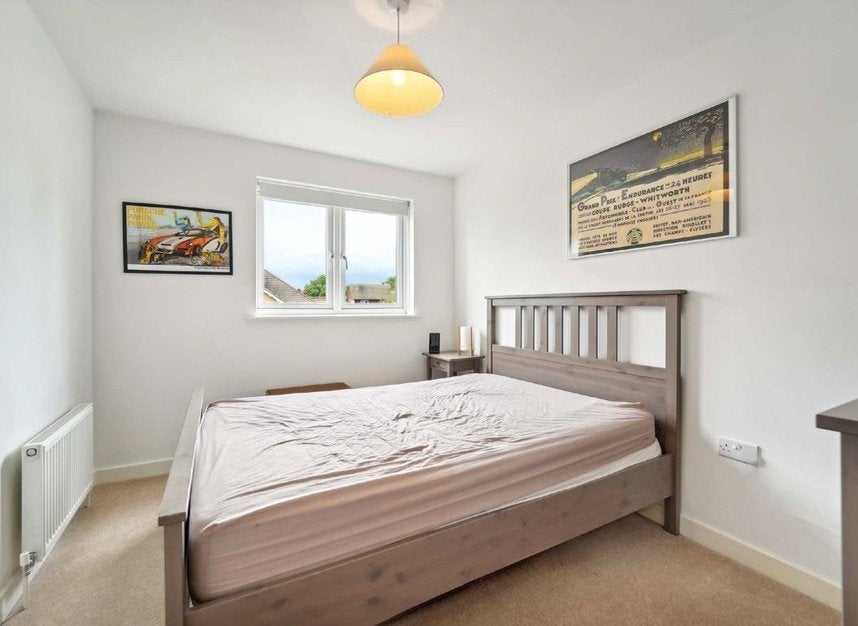 Flat Rodenhurst Road in London