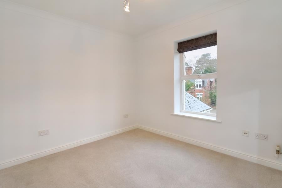 Flat Penners Gardens in Greater London