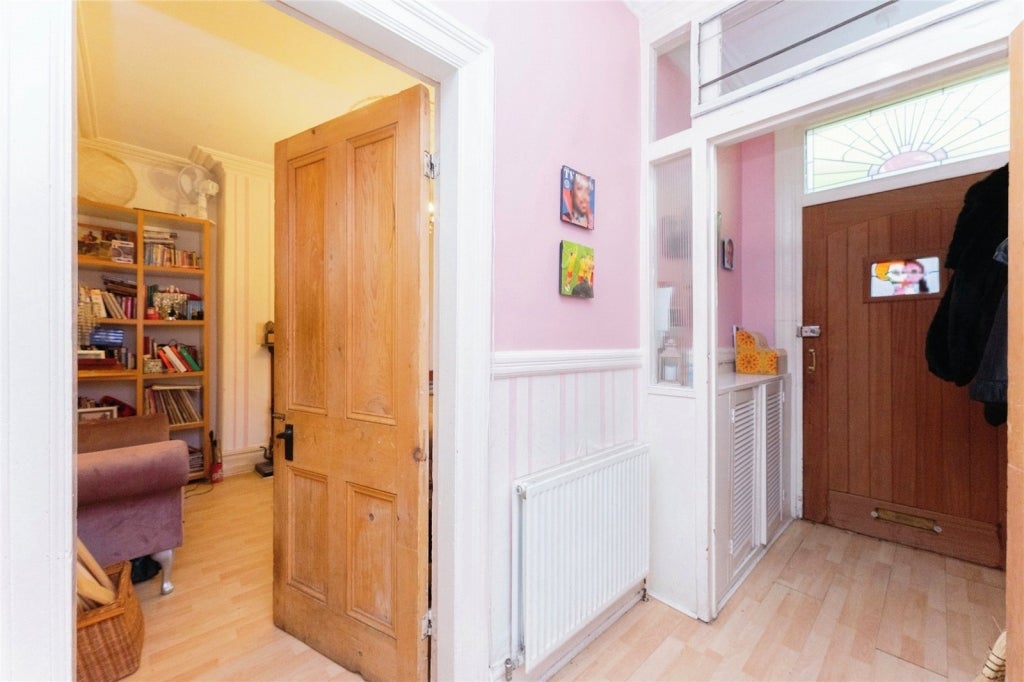 Flat Ampthill Road in Liverpool