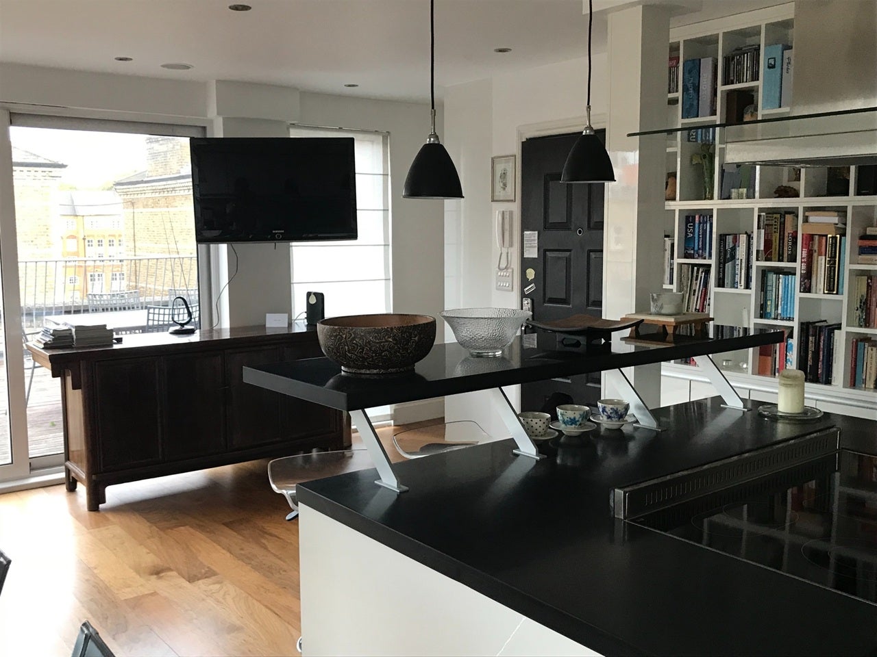 Flat Roscoe Street in Greater London