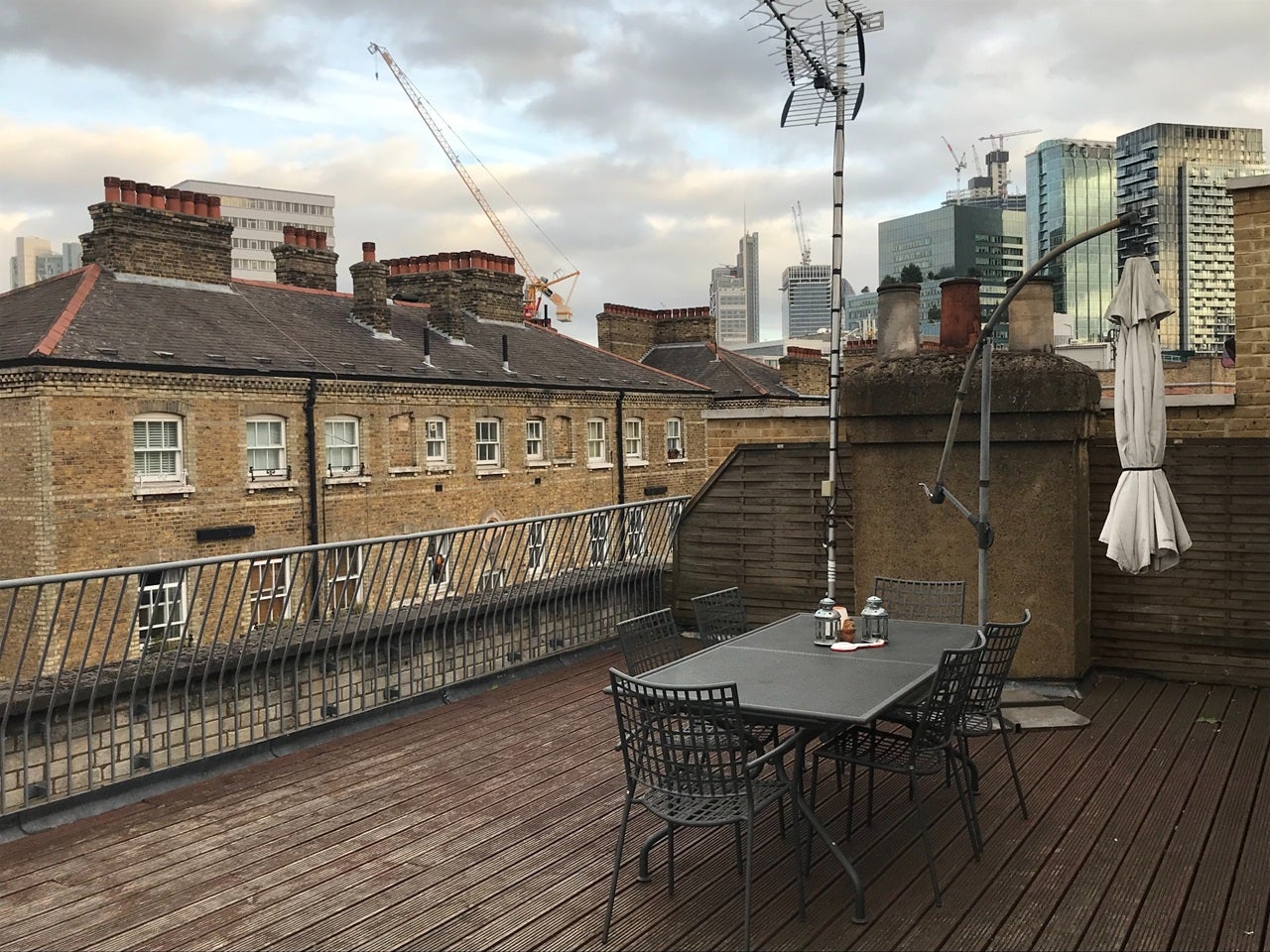 Flat Roscoe Street in Greater London