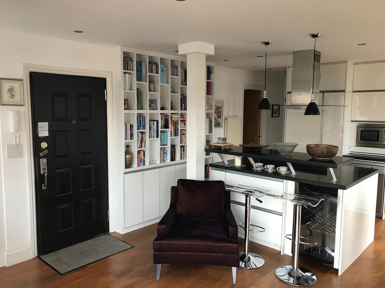 Flat Roscoe Street in Greater London