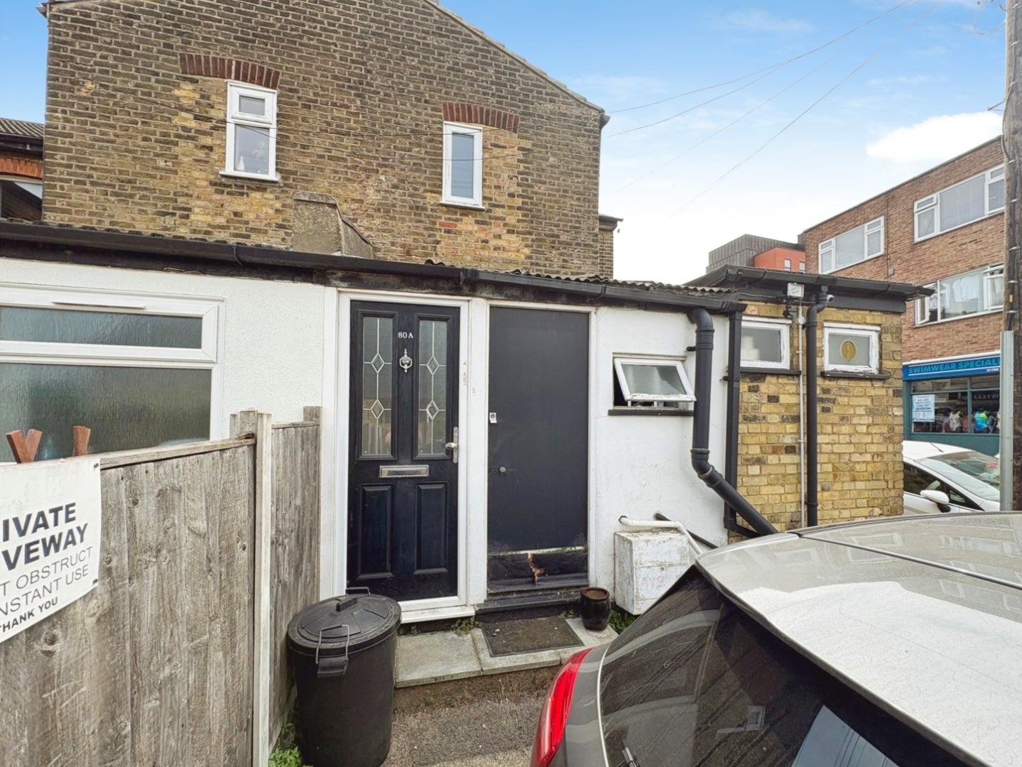 Flat Rectory Grove in Southend-on-Sea