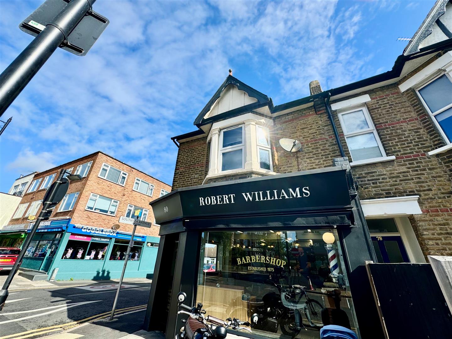 Flat Rectory Grove in Southend-on-Sea