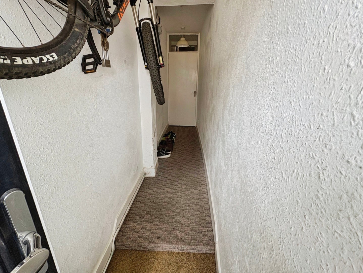Flat Rectory Grove in Southend-on-Sea