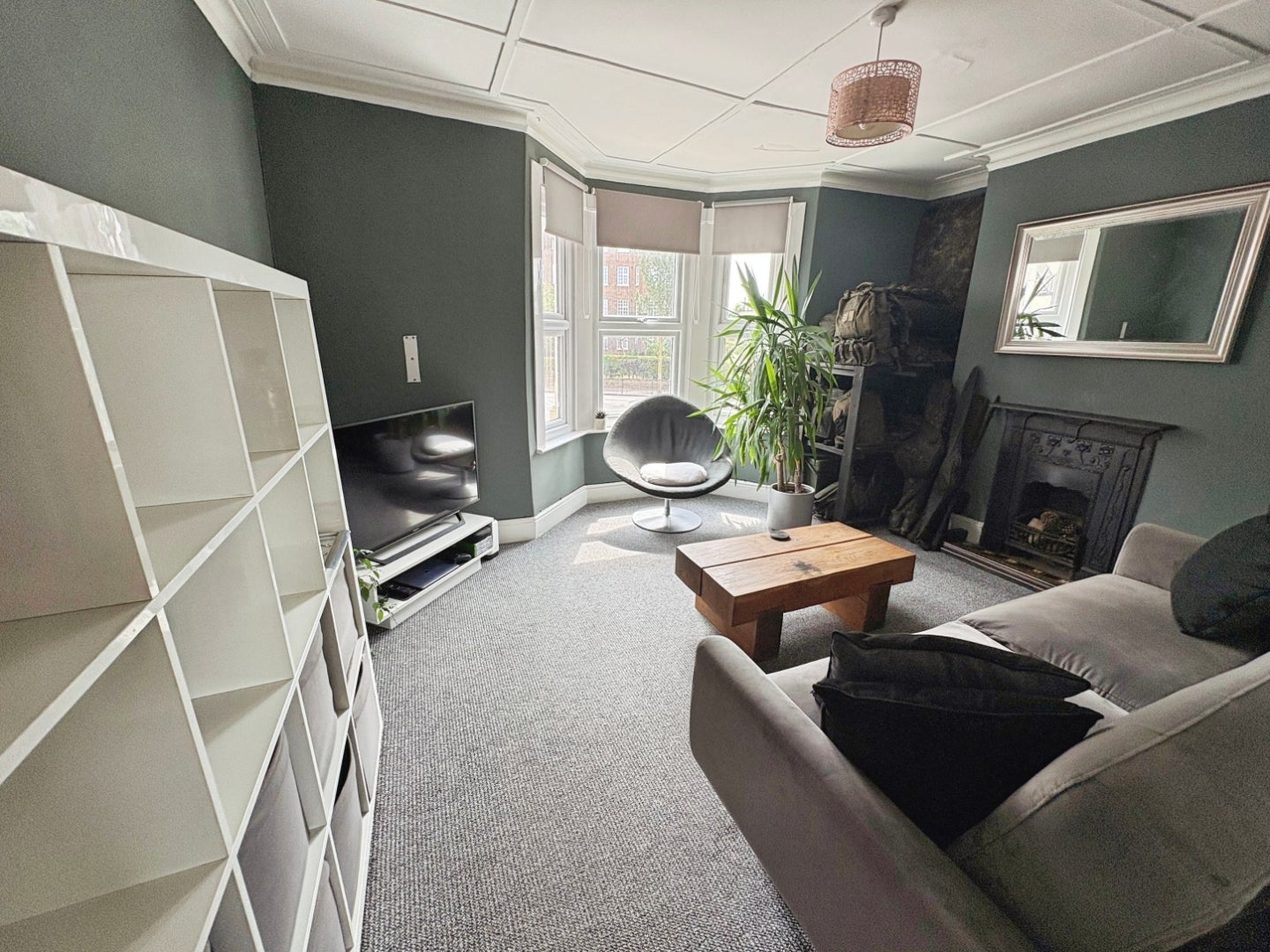 Flat Rectory Grove in Southend-on-Sea