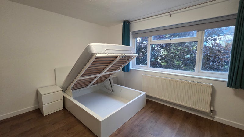 Room Hemsworth Street in Greater London