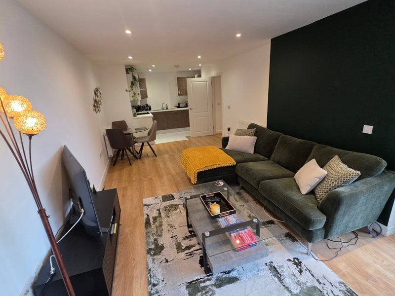 Room Daneland Walk in Greater London