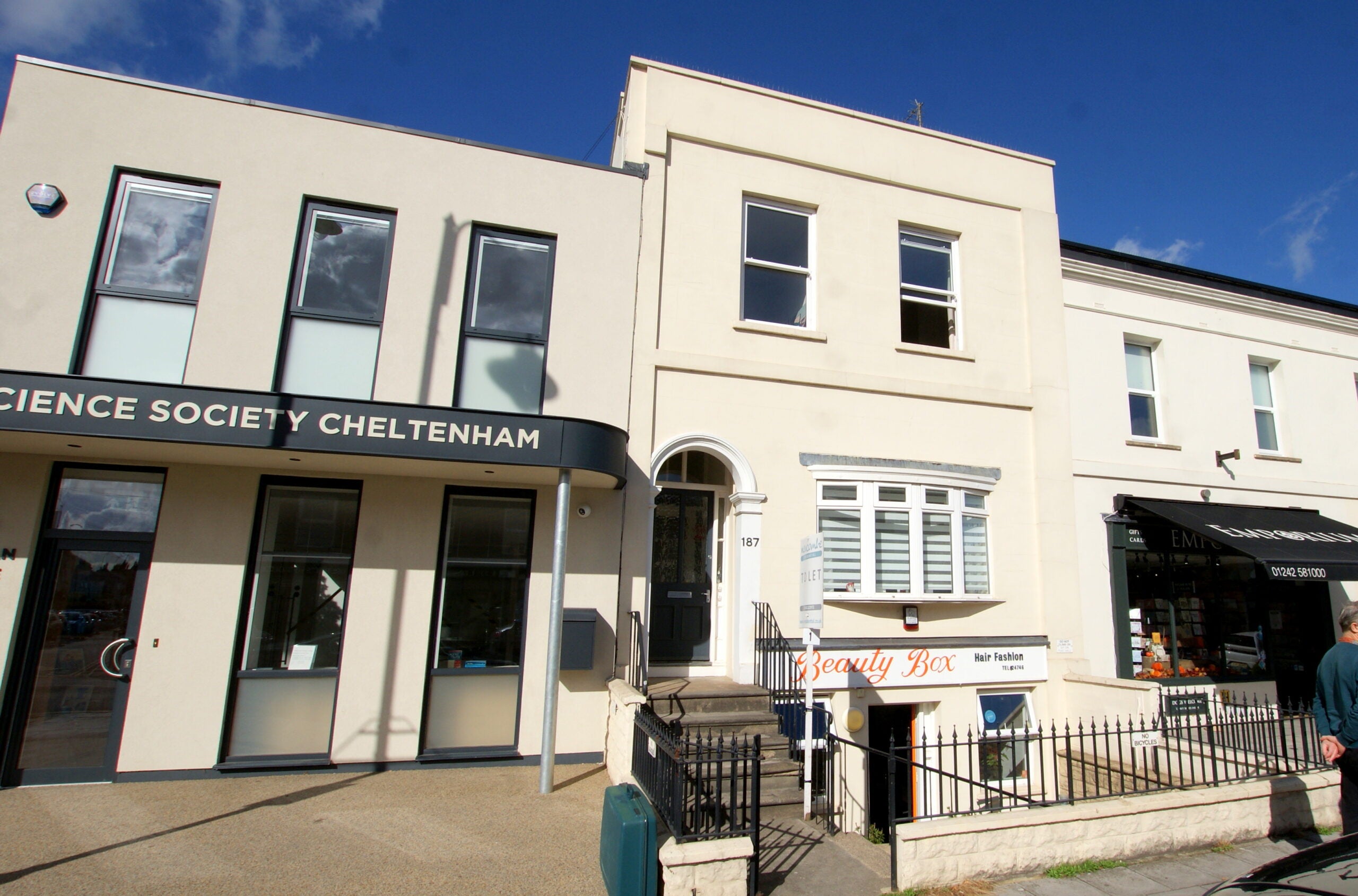 Flat Bath Road in Cheltenham