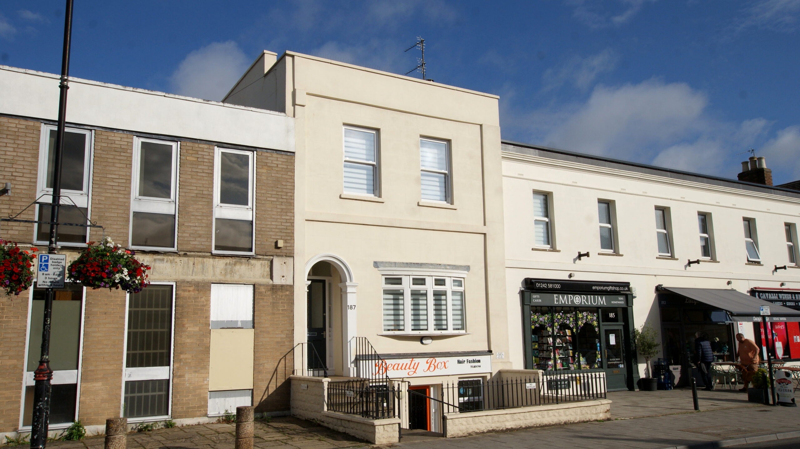 Flat Bath Road in Cheltenham