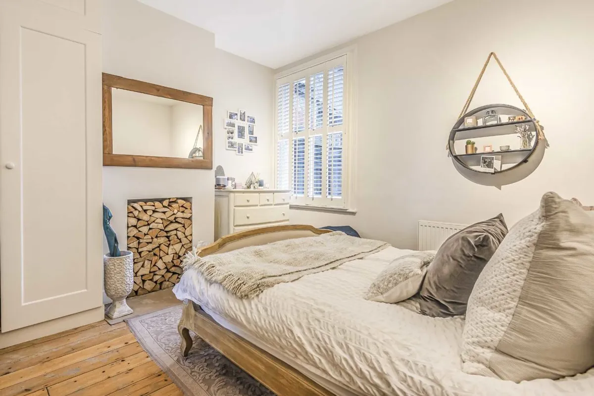 Flat Quinton Street in Greater London