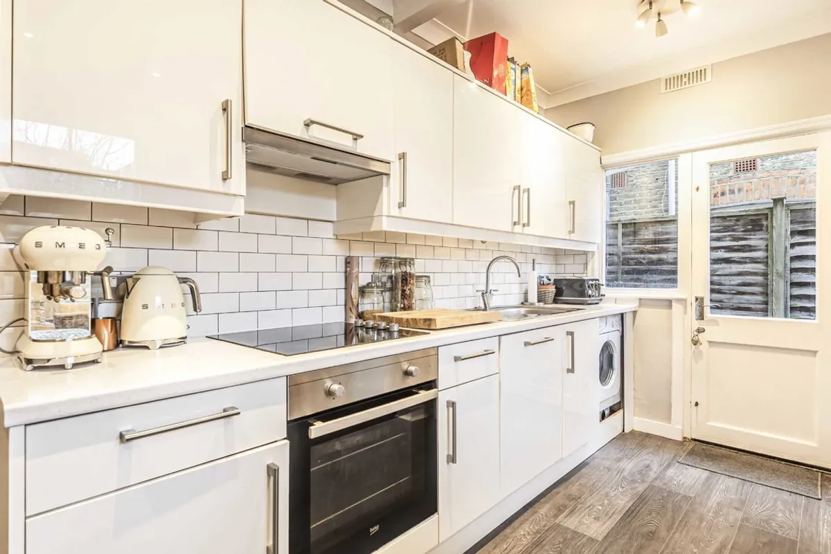 Flat Quinton Street in Greater London