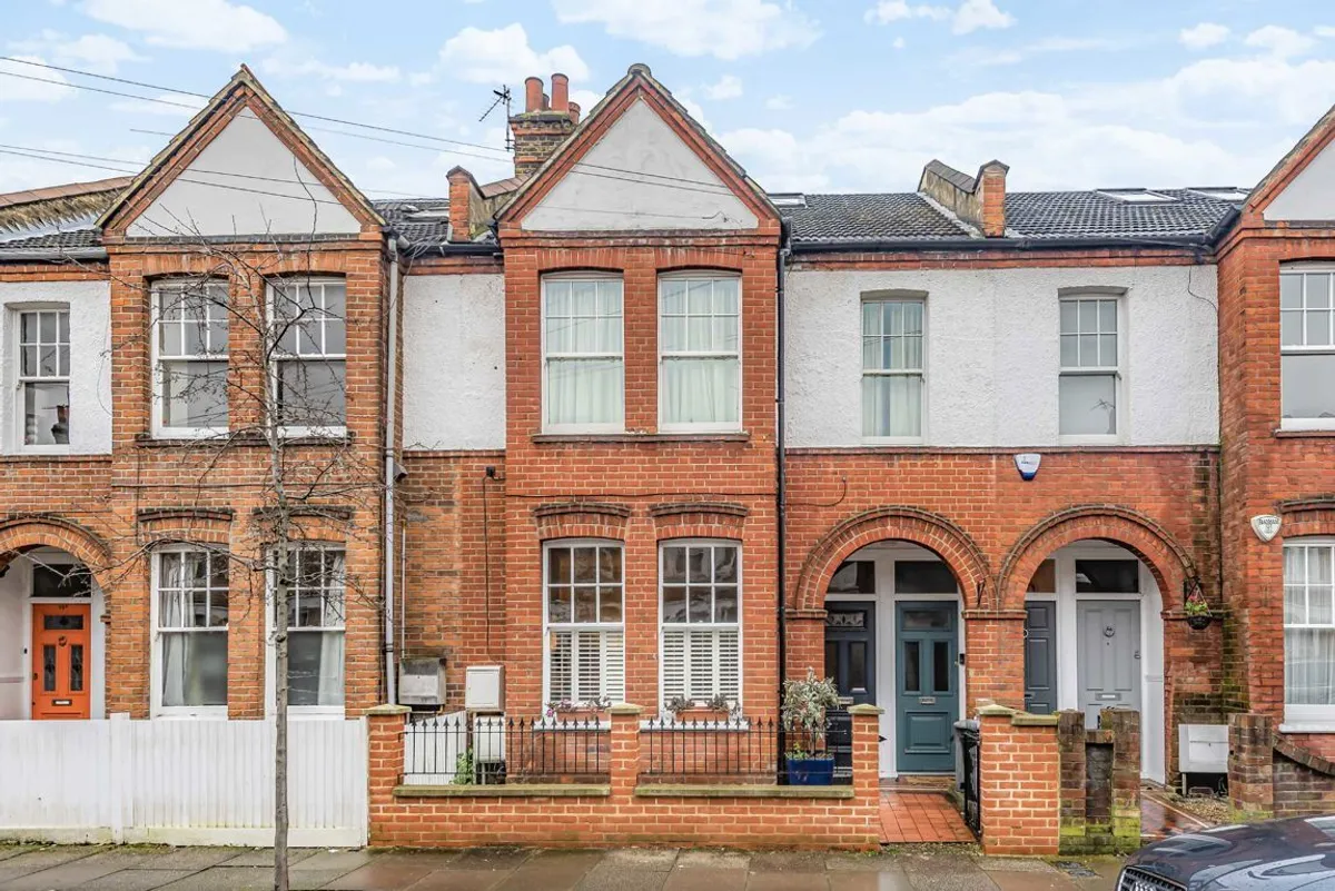 Flat Quinton Street in Greater London